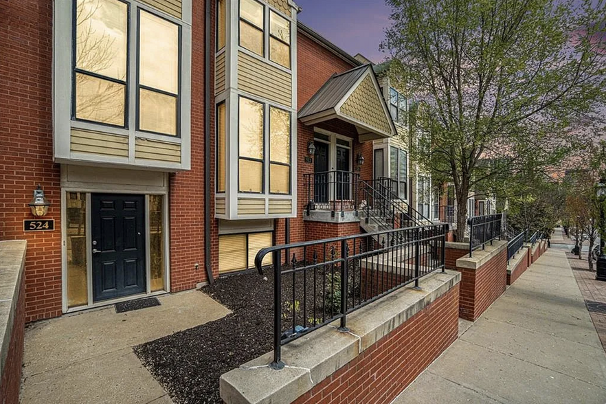 Primary Photo - 524 W 10th St
