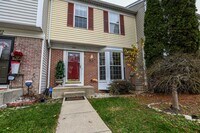 Building Photo - Seven Oaks Townhouse