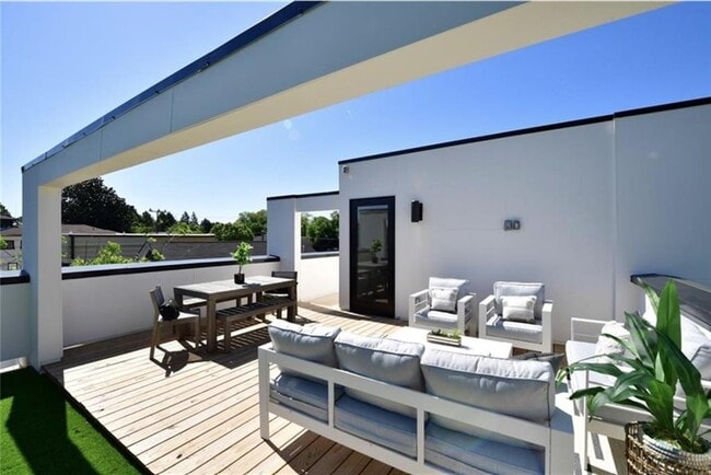 Building Photo - 536 Highland Ave NE