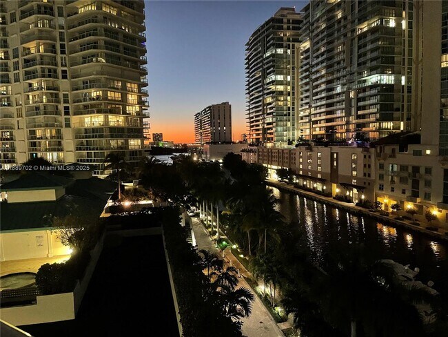 Building Photo - 16400 Collins Ave