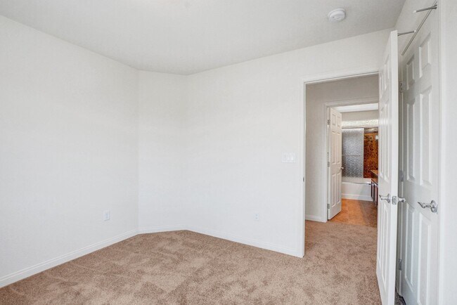 Building Photo - HUGE 3 Story, 5 Bedroom Home in the Southwest!