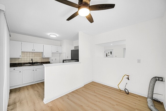 Building Photo - 3 Bedroom 1 Bathroom House for Rent!