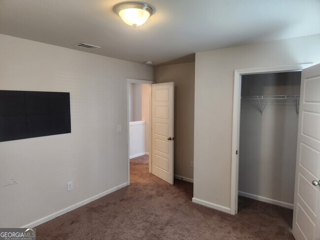 Building Photo - 47 Station Overlook Dr