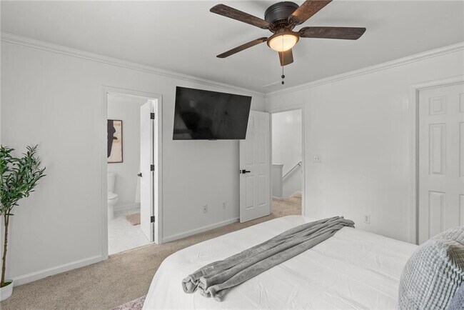 Building Photo - 6720 Stoneleigh Way