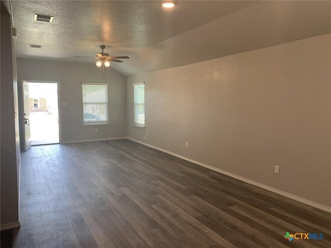 Building Photo - 716 Kimble Dr