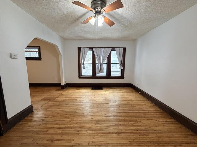 Building Photo - 1030 Reaney Ave E