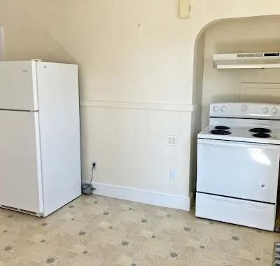 Building Photo - Good credit & Solid income a must!