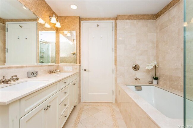 Building Photo - 10 City Pl