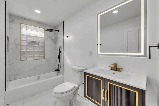 Building Photo - 7835 S Laflin St