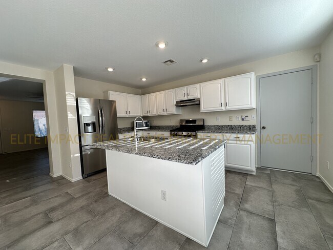 Building Photo - 3505 N Sierra Springs Dr