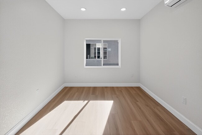 Building Photo - 8090 Flanders Dr