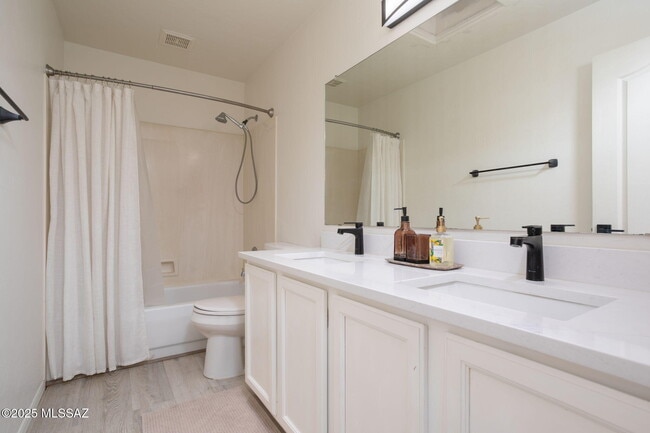 Building Photo - 6851 W Kern Dr