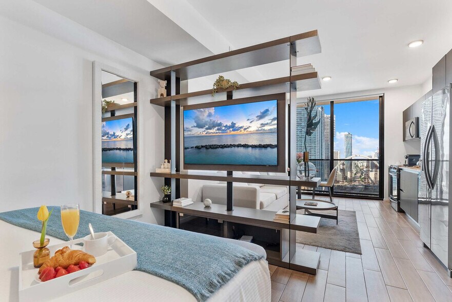 Building Photo - 398 NE 5th St