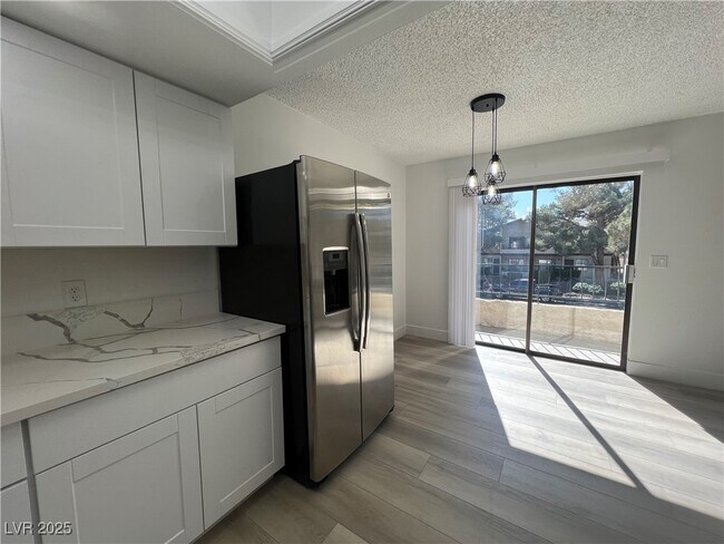 Building Photo - 1498 Tamareno Cir