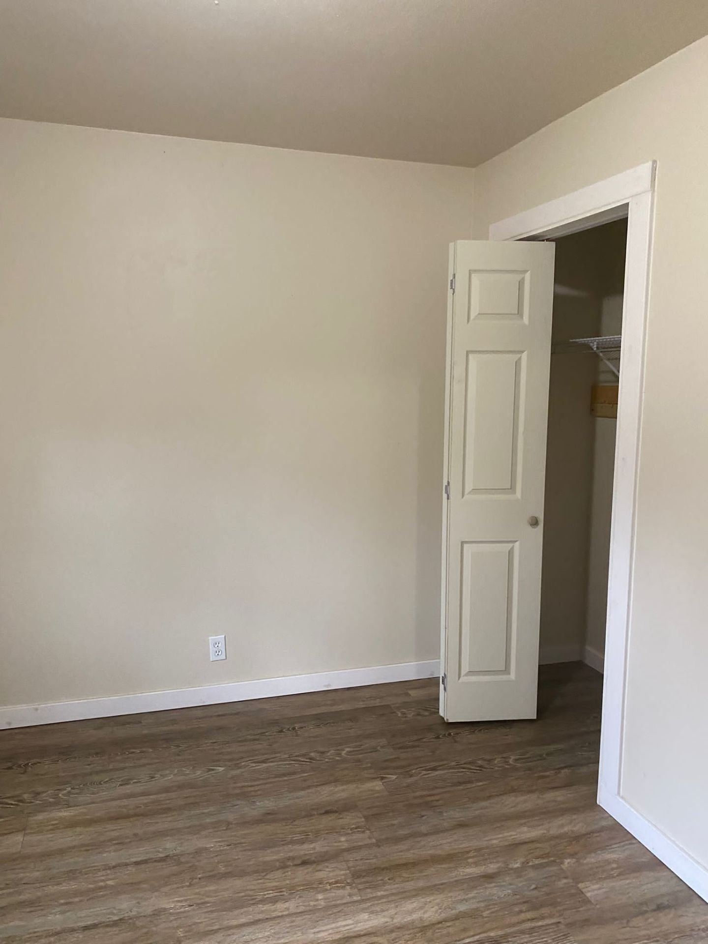 Building Photo - 325 Sunnyside St