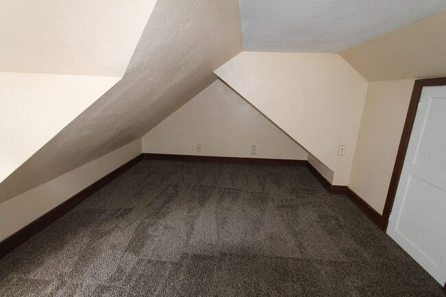 Building Photo - West Point cozy.  Make this one bedroom ho...