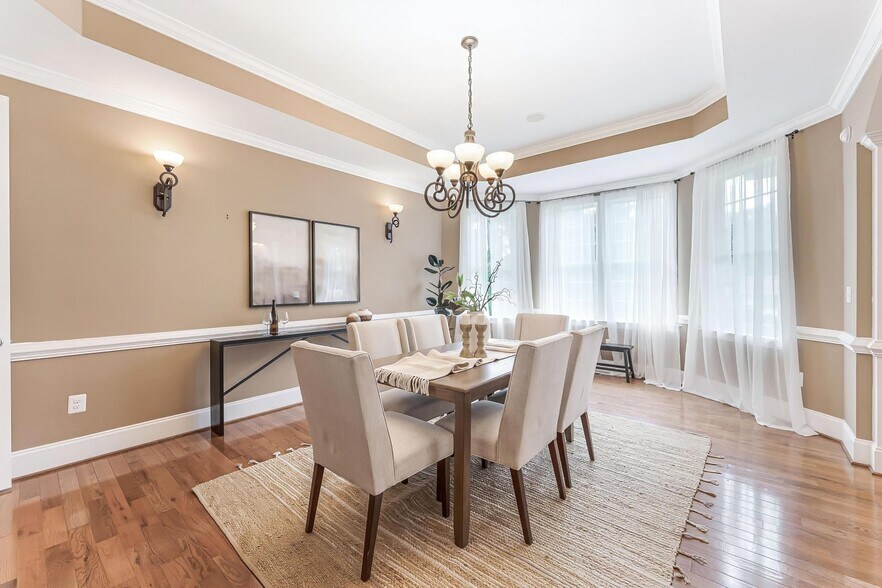 Building Photo - 829 Golden Arrow St