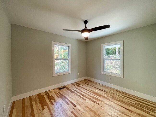 Building Photo - Beautifully Remodeled Two-Bedroom in Malve...