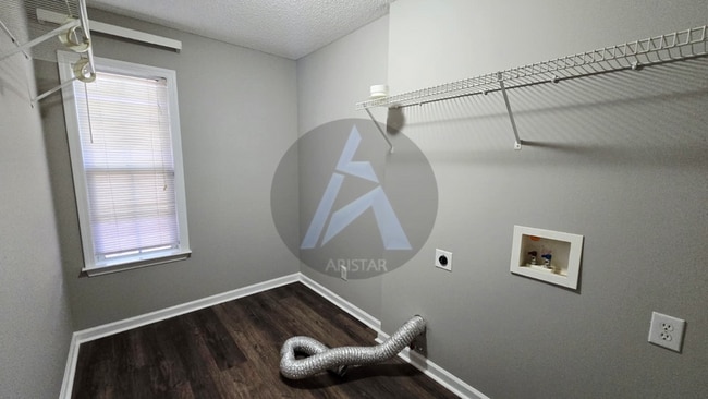 Building Photo - 2106 Clearvista Dr NW