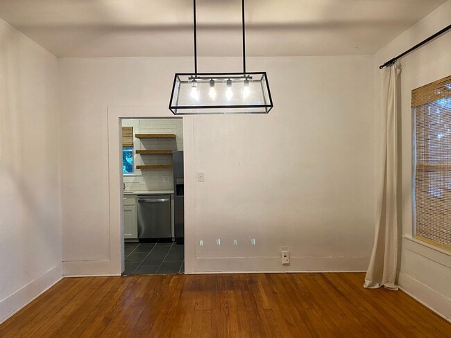 Building Photo - 2 BEDROOM WITHIN WALKING DISTANCE TO UMHB