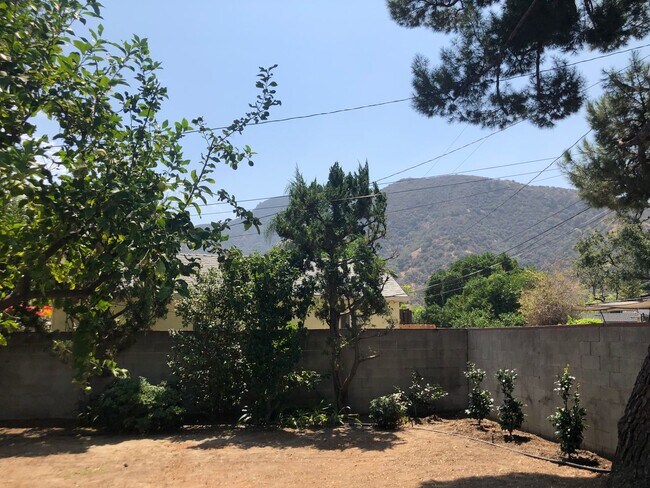 Building Photo - COMING SOON! Beautiful Home near Warner Brothers Studio! AVAILABLE 6/10/2026