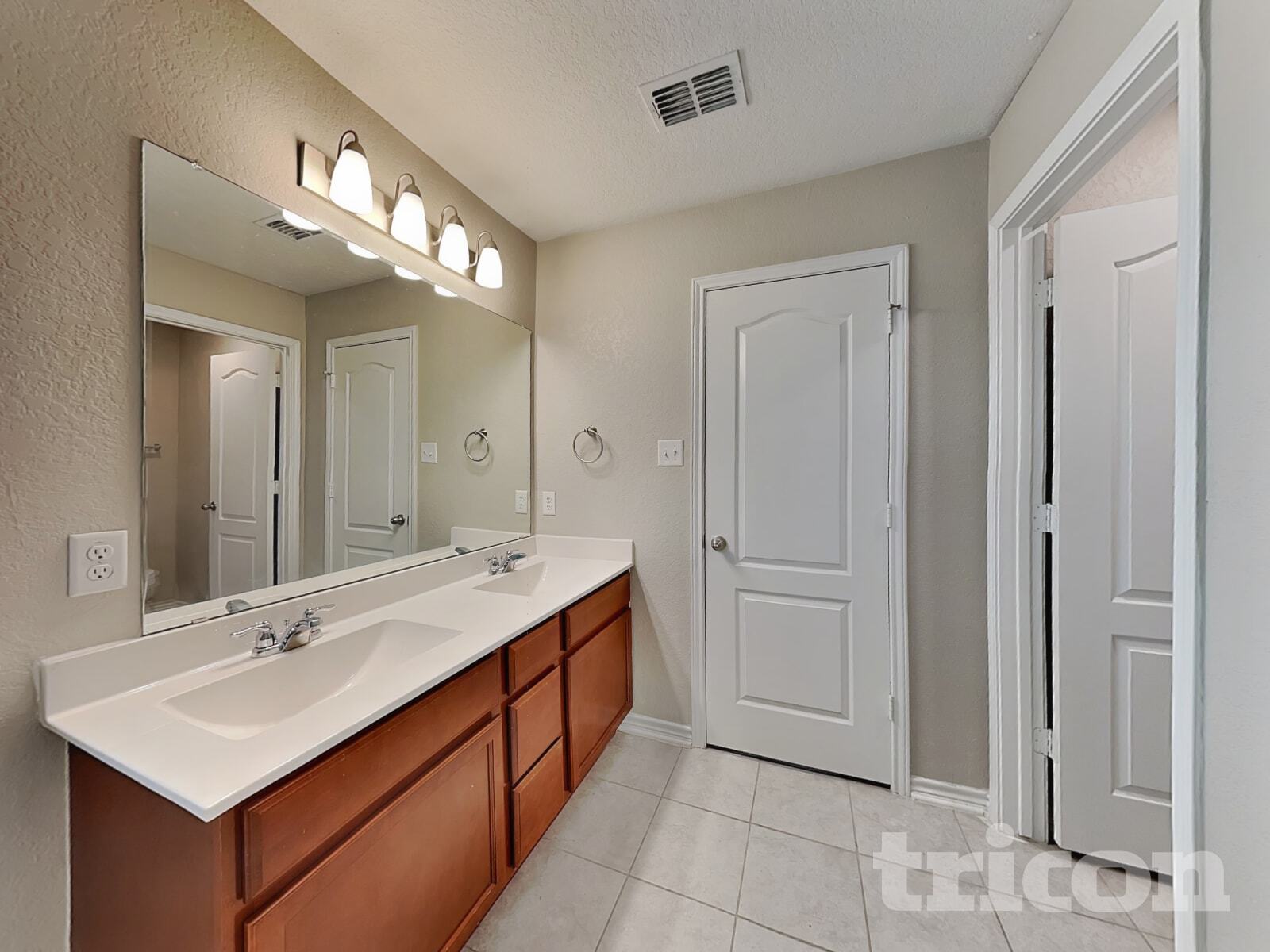 Building Photo - 601 Lost Pond