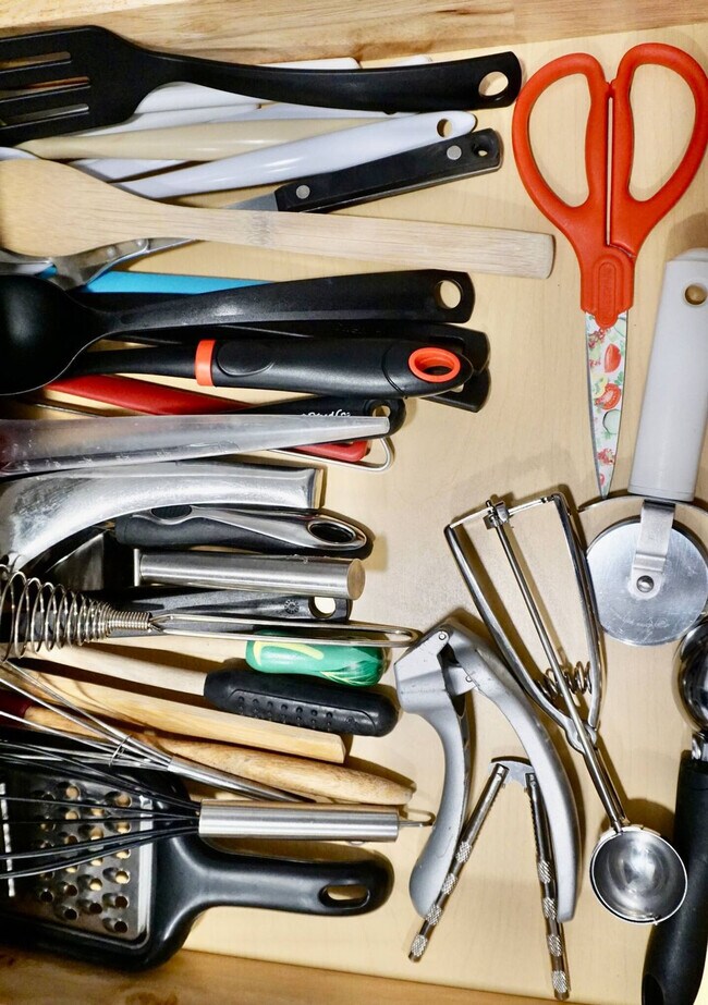 Building Photo - 12067 Lampton View Dr