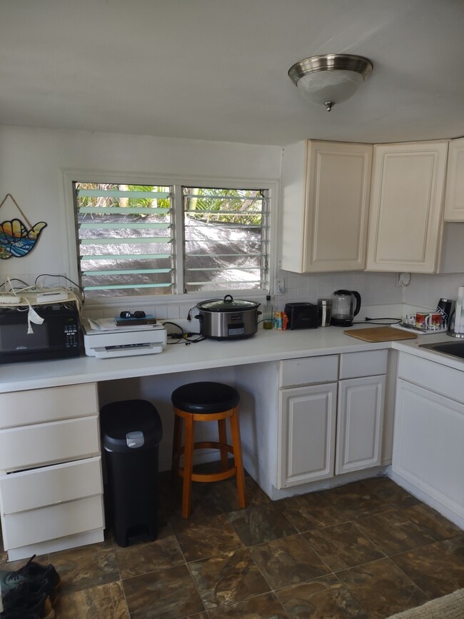 Building Photo - 715 Kahoa Dr