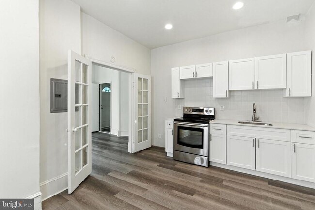 Building Photo - 22 N 53rd St