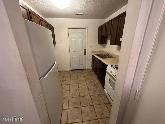 Building Photo - 2 br, 1.5 bath Townhome - 3919 Overland Ht...