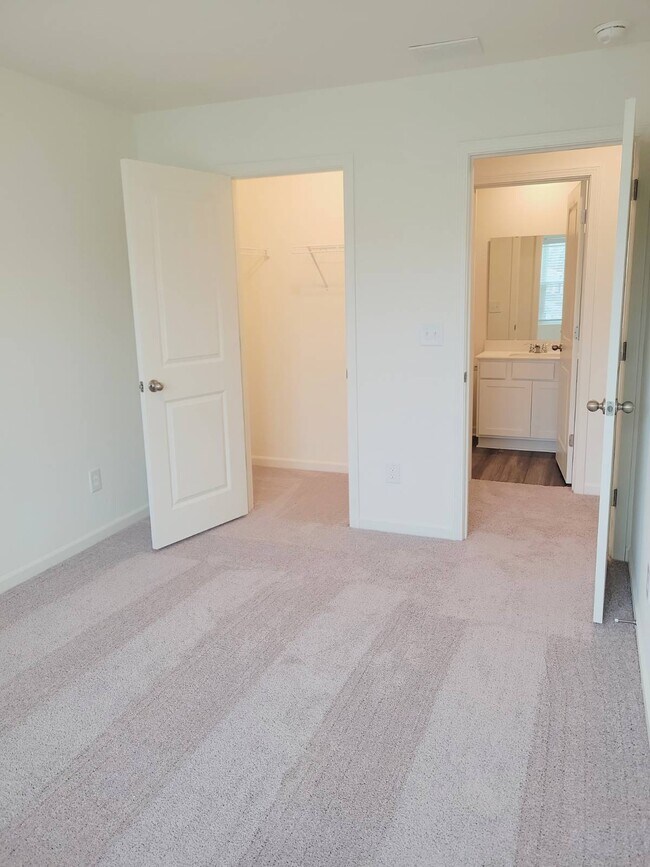 Building Photo - 1122 Tofino Dr