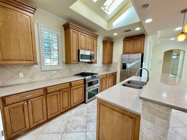 Building Photo - 20603 Highland Lake Loop