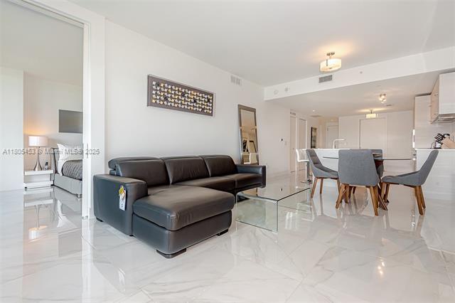 Building Photo - 650 NE 32nd St