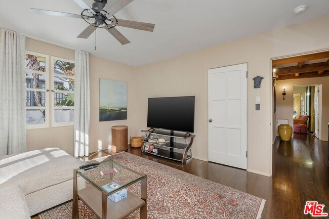 Building Photo - 500 N Las Palmas Ave