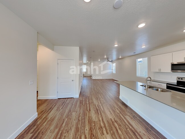 Building Photo - 2624 W 3340 S