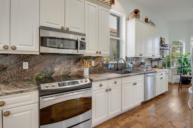 Building Photo - 6763 Rothschild Cir