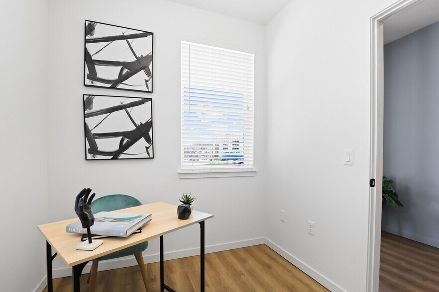 Building Photo - 210 Emery St