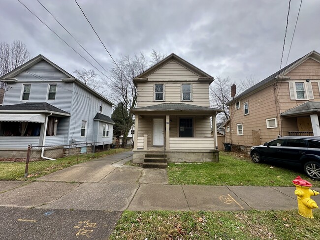 Primary Photo - 435 Windsor St