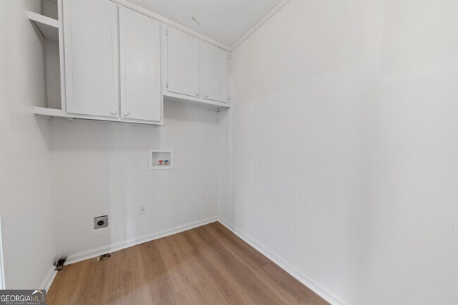 Building Photo - 223 Brookwood Dr