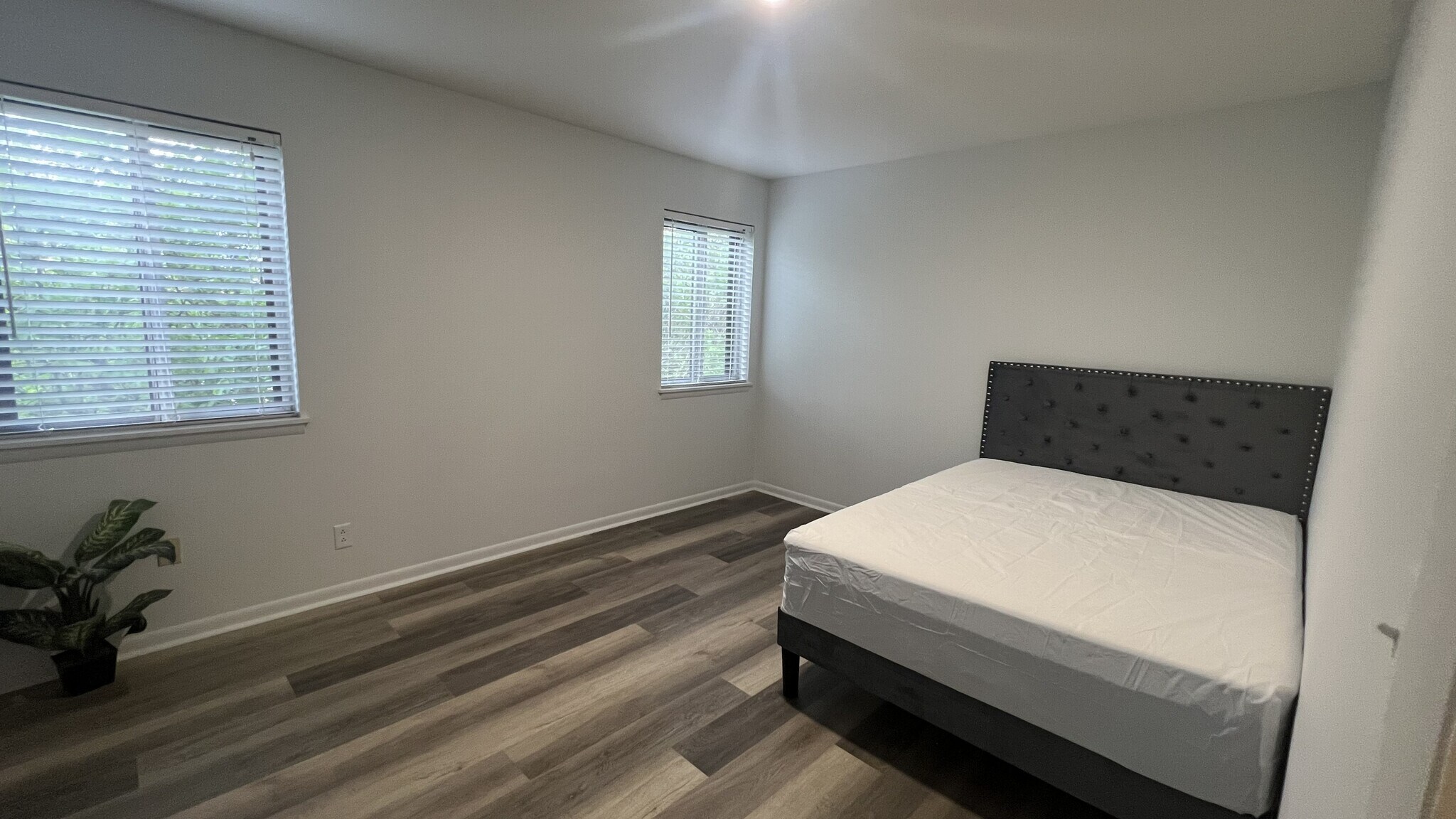 Building Photo - 3210 Orleans Dr