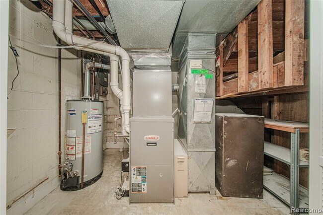 Building Photo - 21993 Riverview Dr