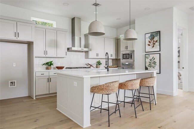 Building Photo - 1809 Pasadena Dr