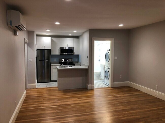 Building Photo - Back Bay 1bed / 1bath available Feb 1 $3450