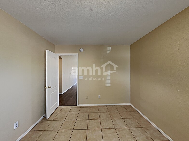 Building Photo - 6426 E Mary Dr