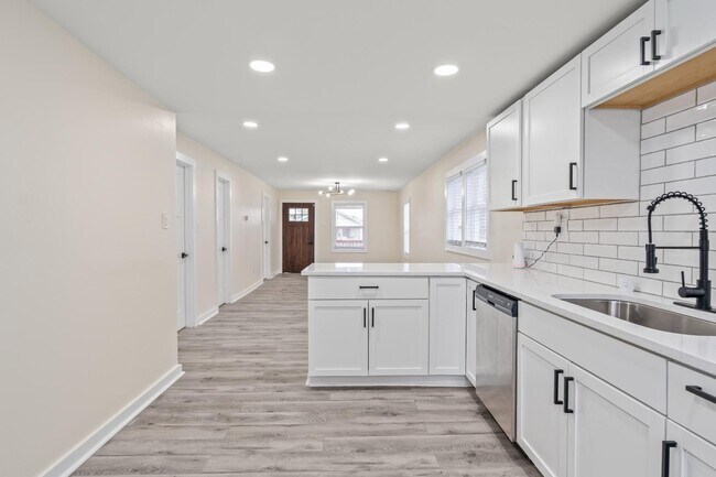 Building Photo - 3949 Hoyt Ave
