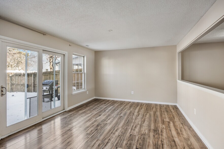 Building Photo - 49 Grant Ln