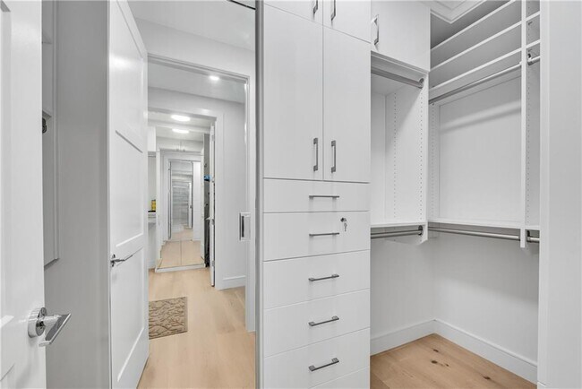 Building Photo - 2425 Peachtree Rd