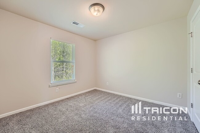 Building Photo - 4050 Tarnwood Pl