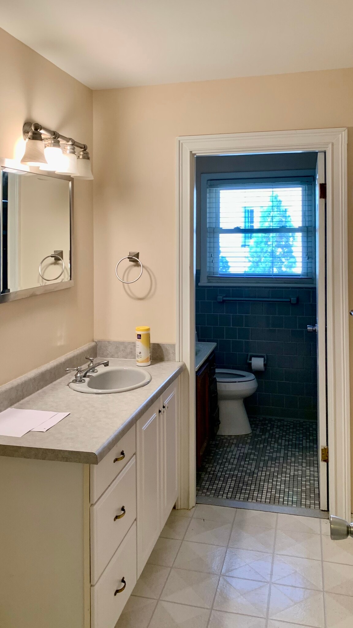 BATHROOM - 3668 Kingsboro Rd NE