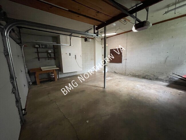 Building Photo - 7905 Lewinsville Rd